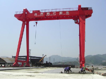 臺(tái)州楓葉船業(yè)ME型400t造船門式起重機(jī)